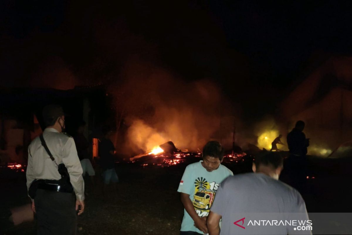 Polisi selidiki penyebab kebakaran empat rumah