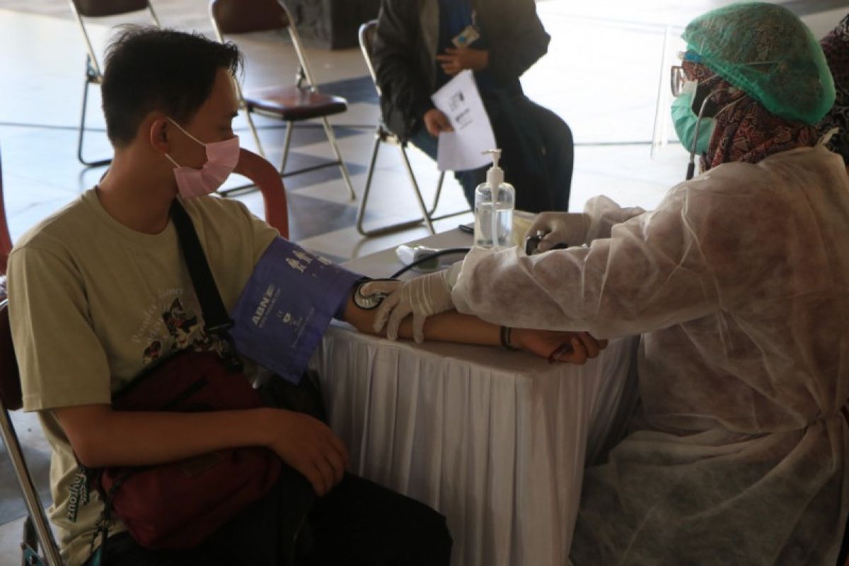 500 pelaku UMKM di Kulon Progo jalani vaksinasi