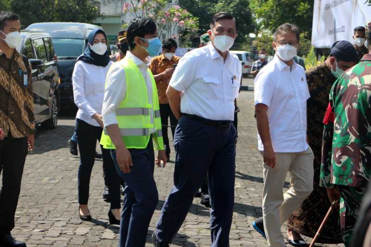 Menko Marves Luhut tinjau isoter Asrama Haji Donohudan Boyolali