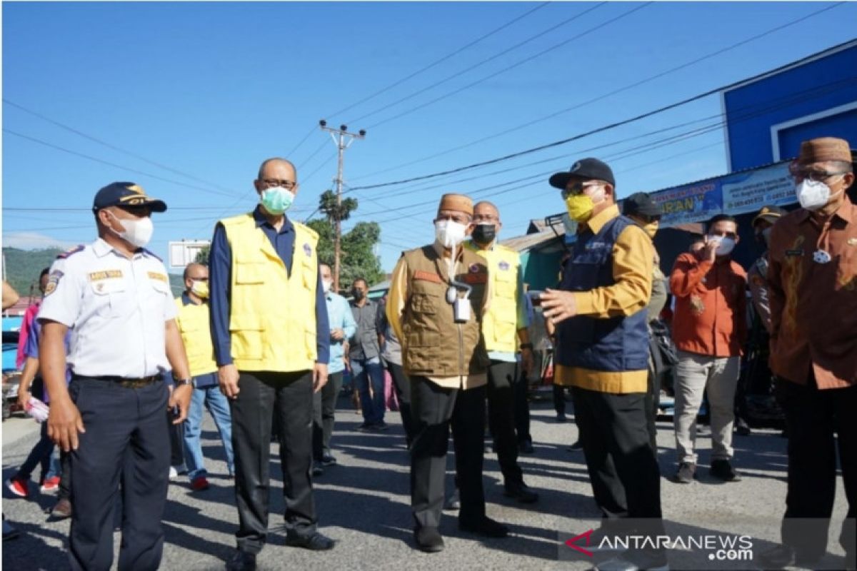 Sekda Gorontalo inspeksi pasar untuk memastikan penerapan prokes