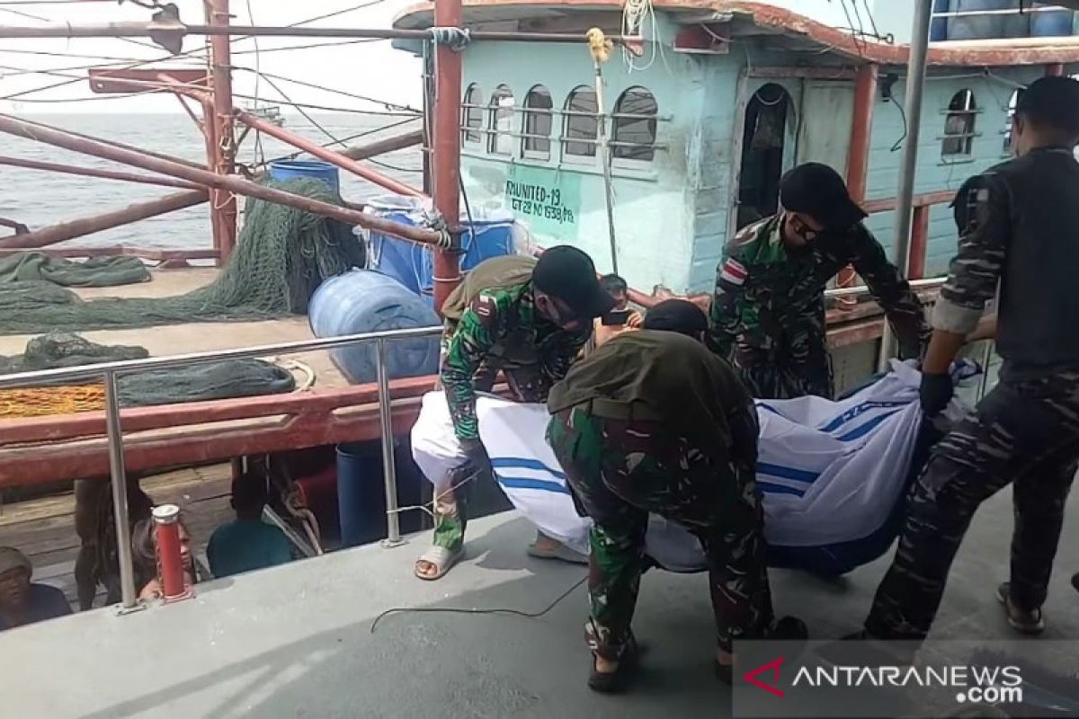 TNI AL evakuasi korban KM United di Perairan Pulau Berhala