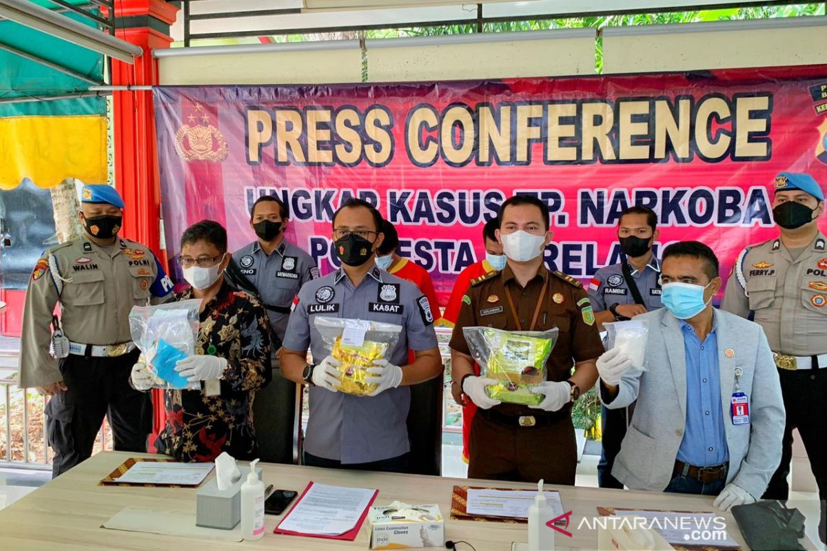 Polisi Barelang tahan dua tersangka kasus sabu 2,232 Kg