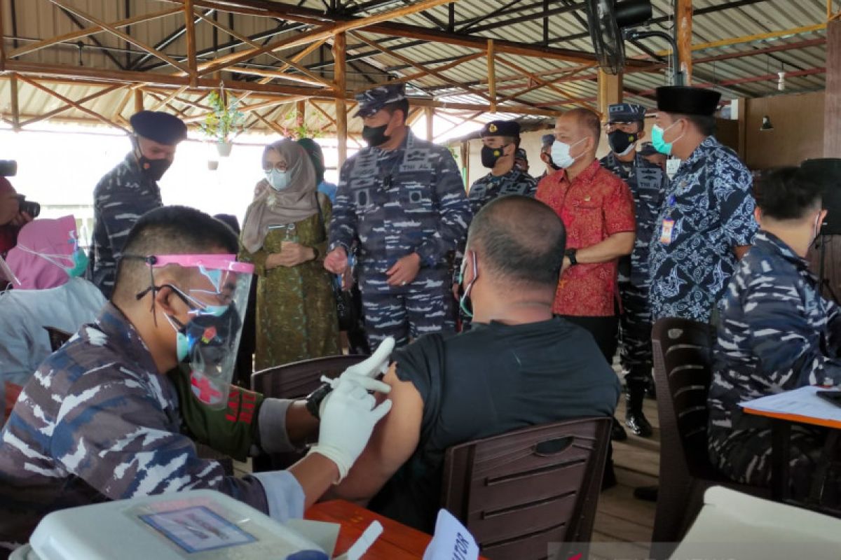Navy vaccinates 400,000 coastal residents throughout Indonesia