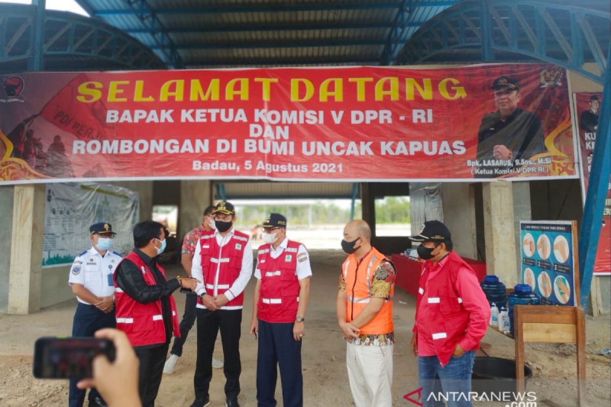 Ketua Komisi V DPR cek progres terminal barang Internasional Badau