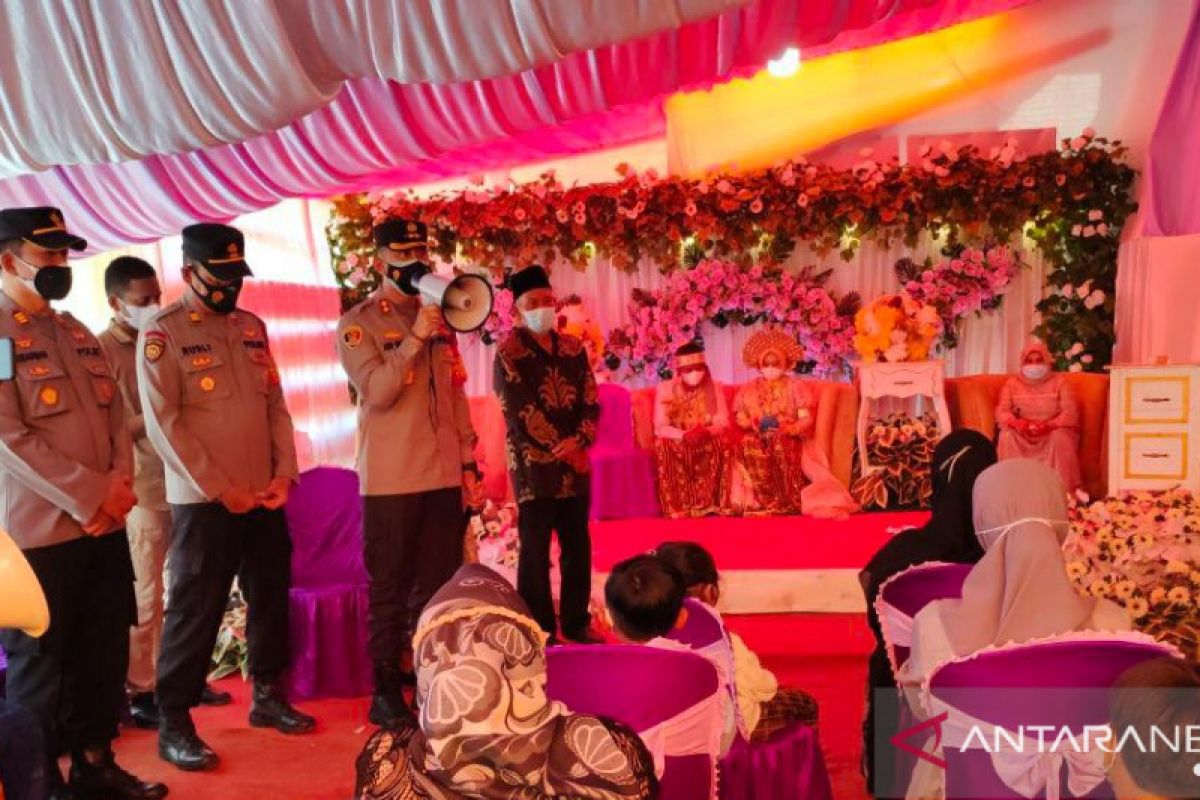 Kapolres Enrekang tegur pelaksana pesta pernikahan karena langgar prokes