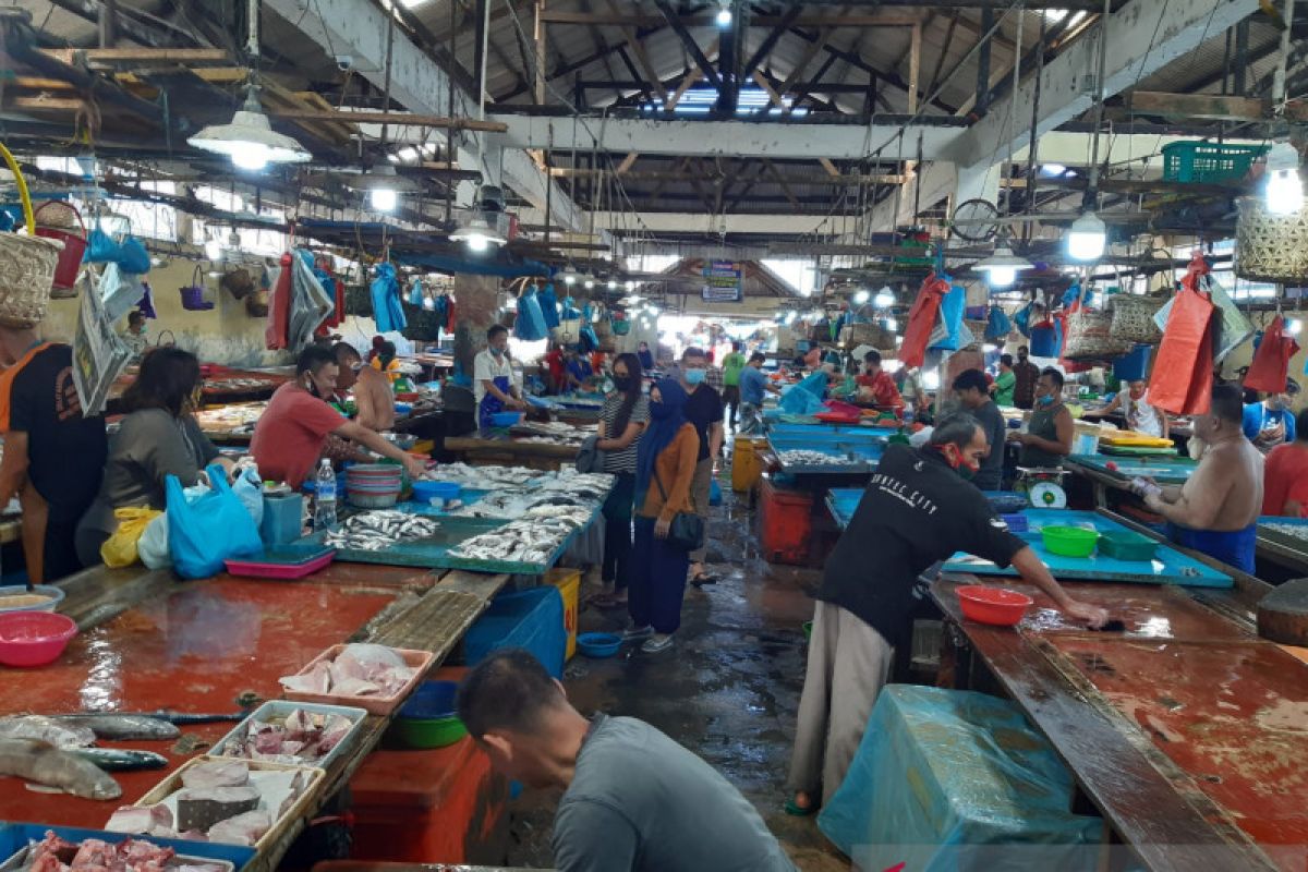 Pasar Kota Tanjungpinang alami kelangkaan ikan, kok bisa?