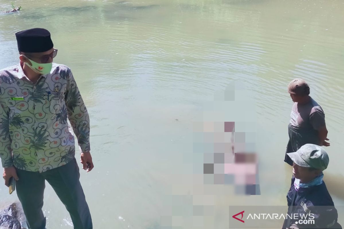 Seorang pria tanpa identitas ditemukan tewas di Sungai Batang Lembang Solok