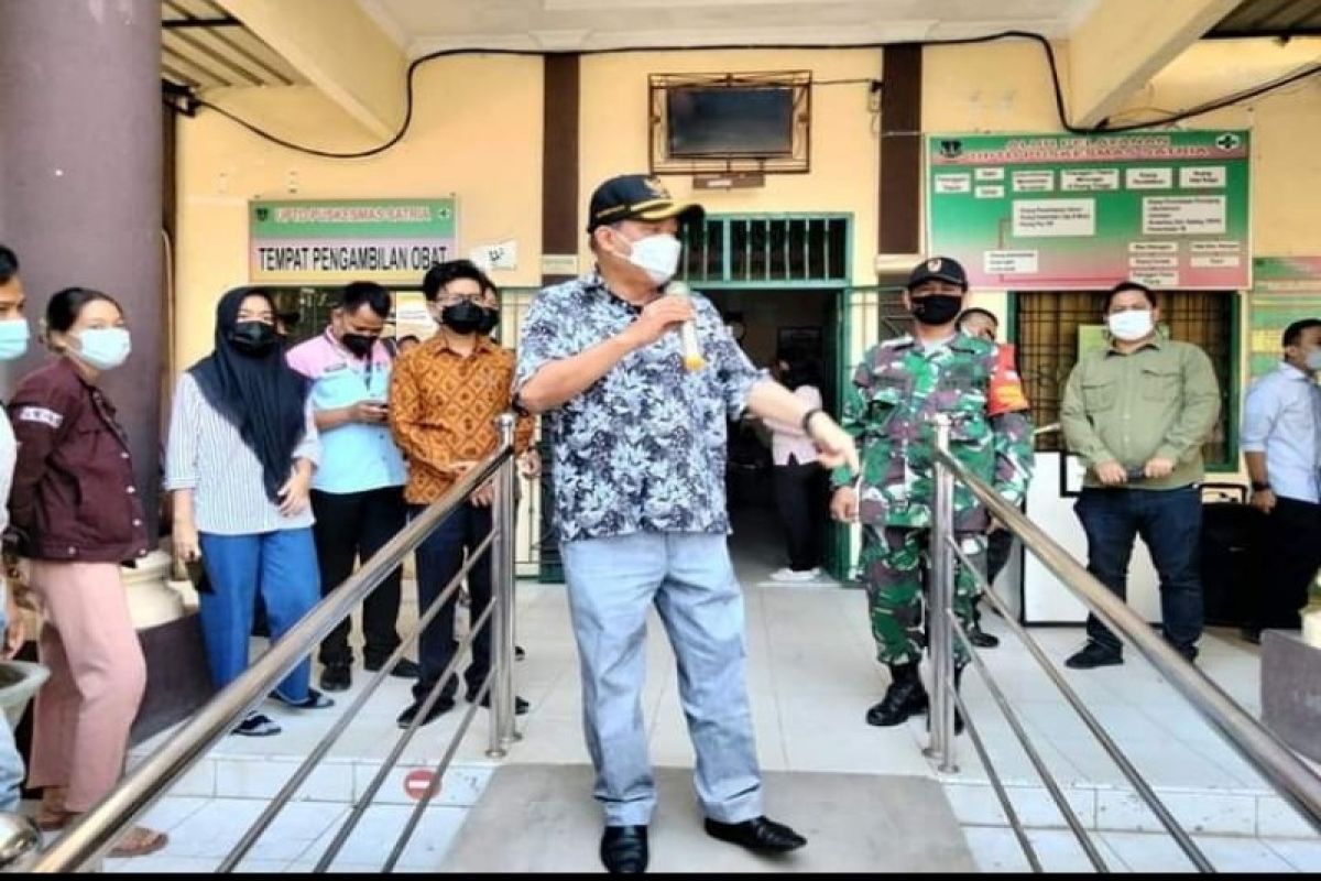 Wali kota tinjau vaksinasi di Puskesmas Satria