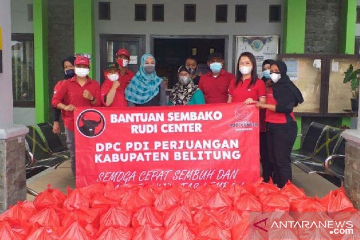 PDI Perjuangan Belitung-Rudi Center salurkan 500 paket makanan untuk warga isoman