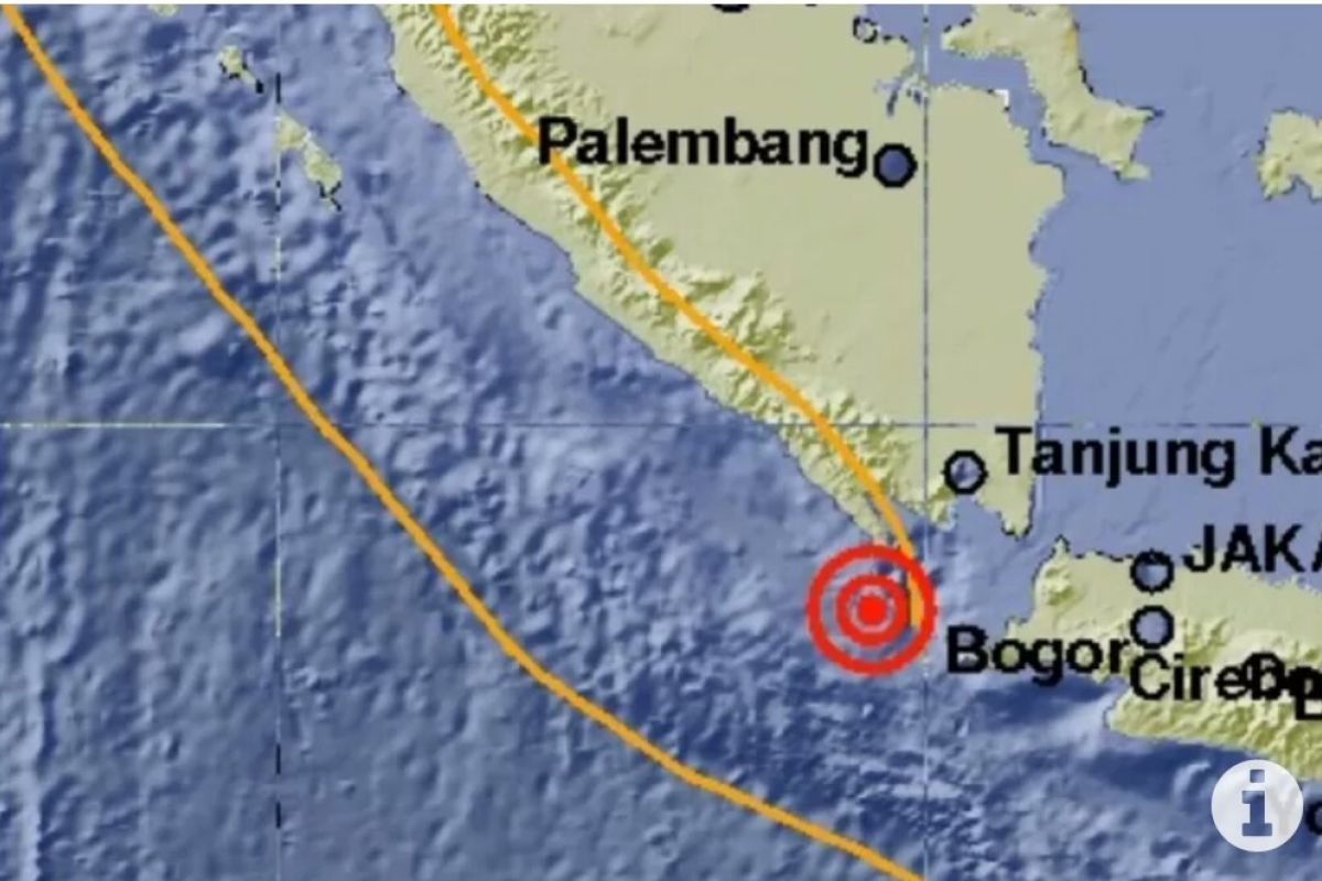 Warga bandarlampung berhamburan ke luar rumah saat gempa magnitudo 5,5 guncang Tanggamus