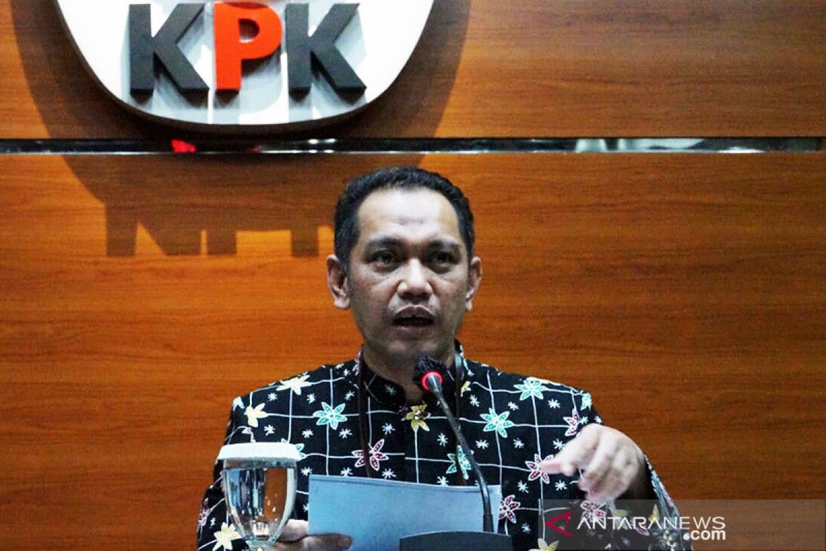 KPK menahan Dadan Ramdani sebagai tersangka kasus suap pajak
