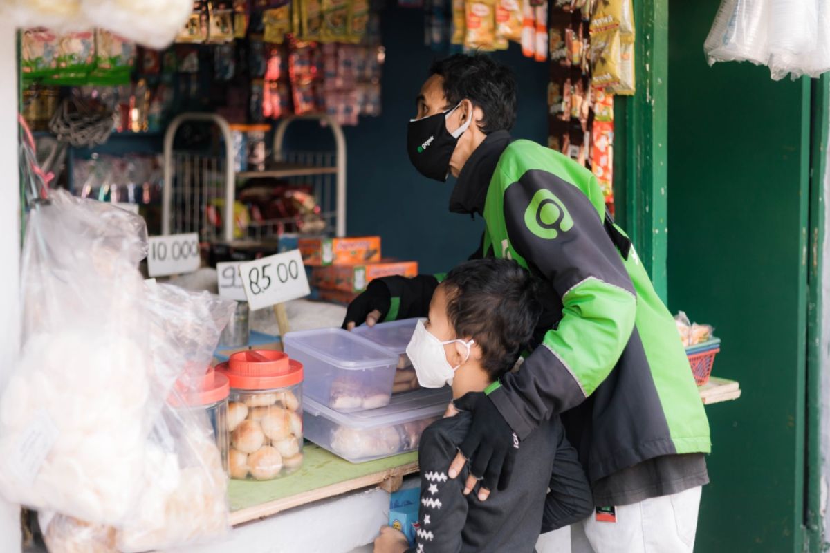 Gojek bagikan bantuan belanja sembako Rp25 miliar driver aktif di seluruh Indonesia