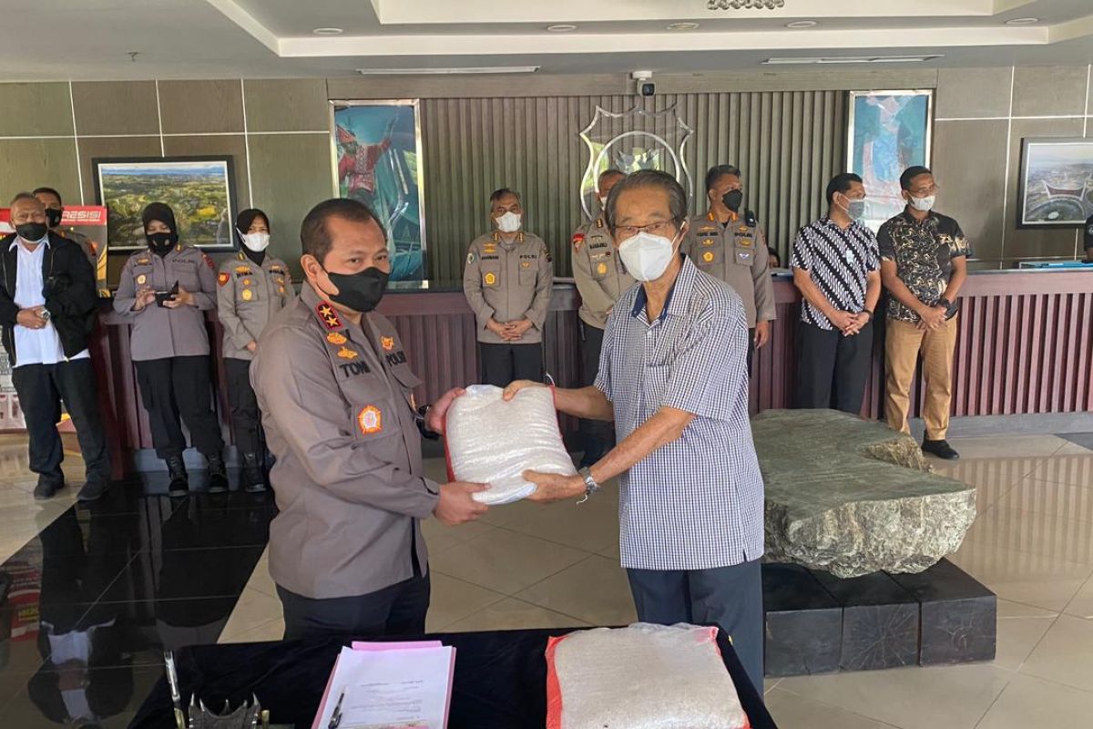 Komunitas Tionghoa Padang sumbangkan 10 ton beras untuk warga