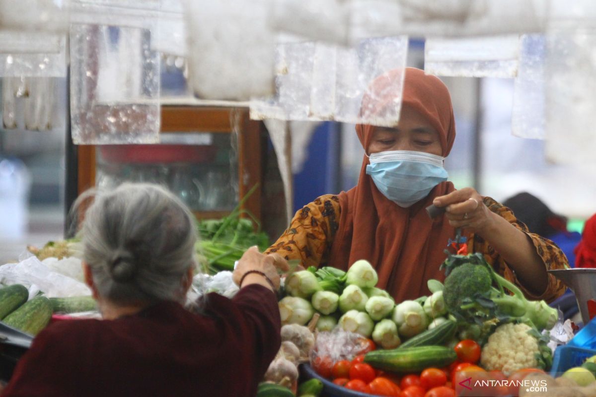 Kemendag: Tak harus syarat vaksin ke pasar rakyat, cukup prokes ketat