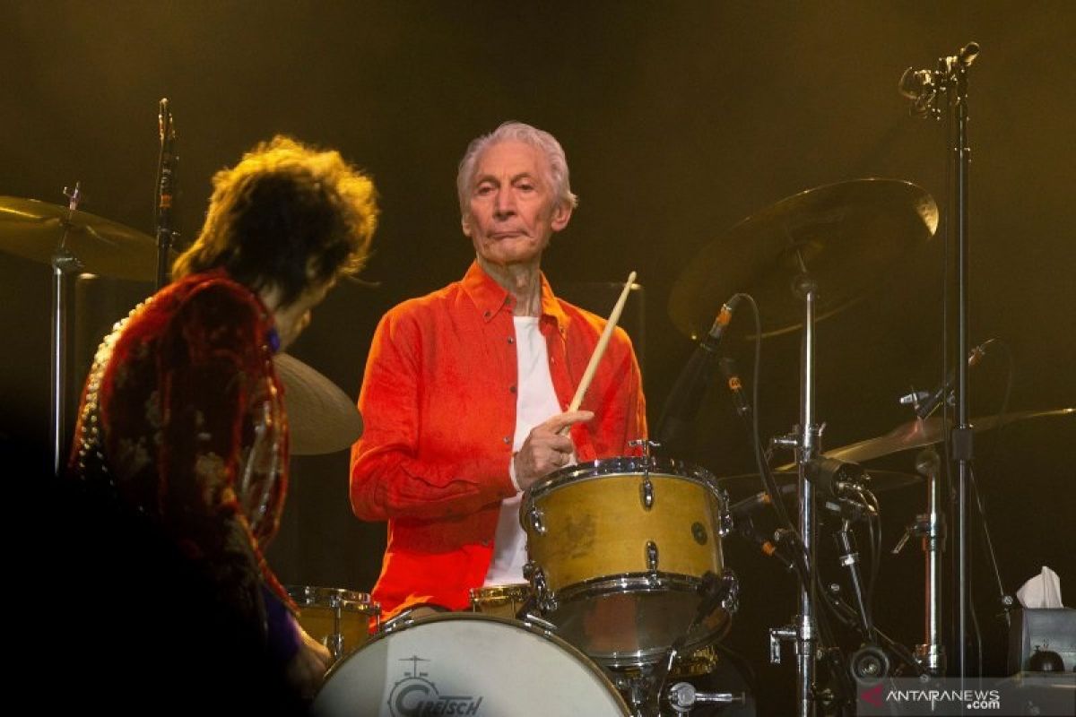 Drummer band legendaris Rolling Stones Charlie Watts meninggal dunia