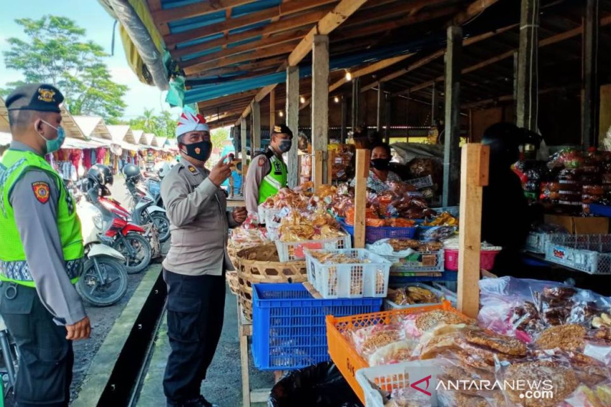 Posko PPKM Pasar Relokasi Samplangan-Gianyar imbau prokes kepada pedagang