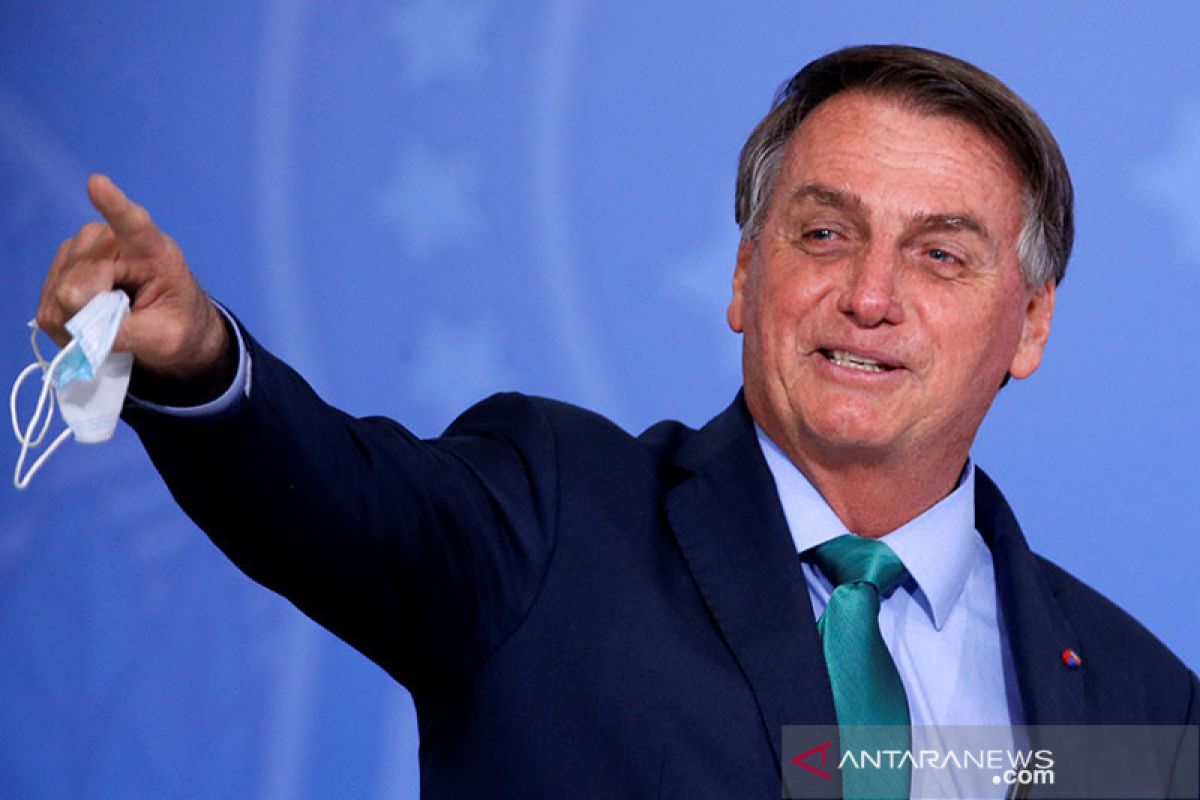 Presiden Brazil Bolsonaro sebut hakim agung "anak pelacur"