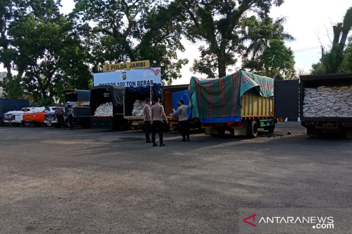 Polda Jambi distribusikan bantuan 100 ton beras untuk warga terdampak COVID-19