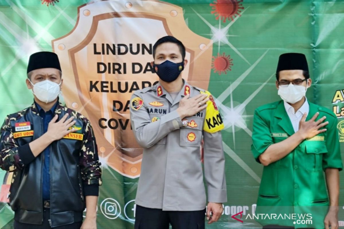 GP Ansor-Polres Bogor gelar vaksinasi COVID-19 sasar santri dan kiai