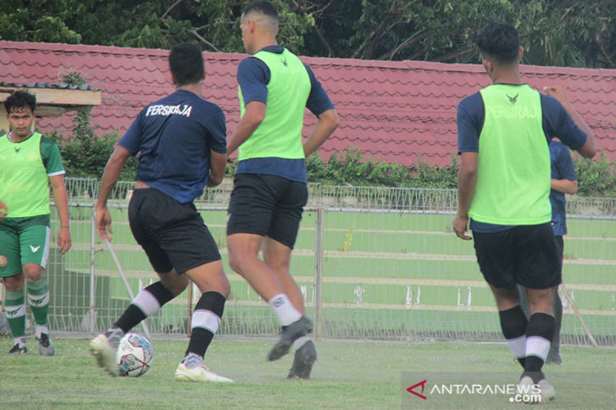 Tim pelatih Persiraja masih belum puas dengan kondisi fisik pemainnya