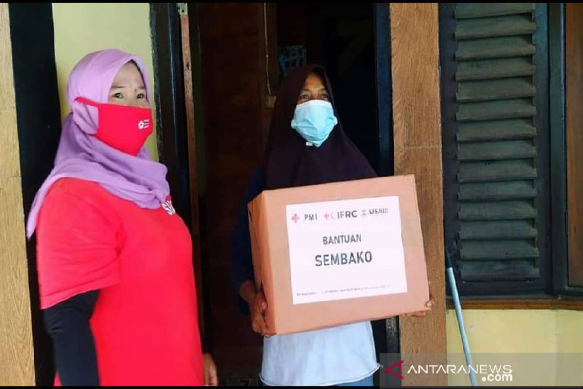 Peran penting relawan perempuan PMI dalam penanganan COVID-19