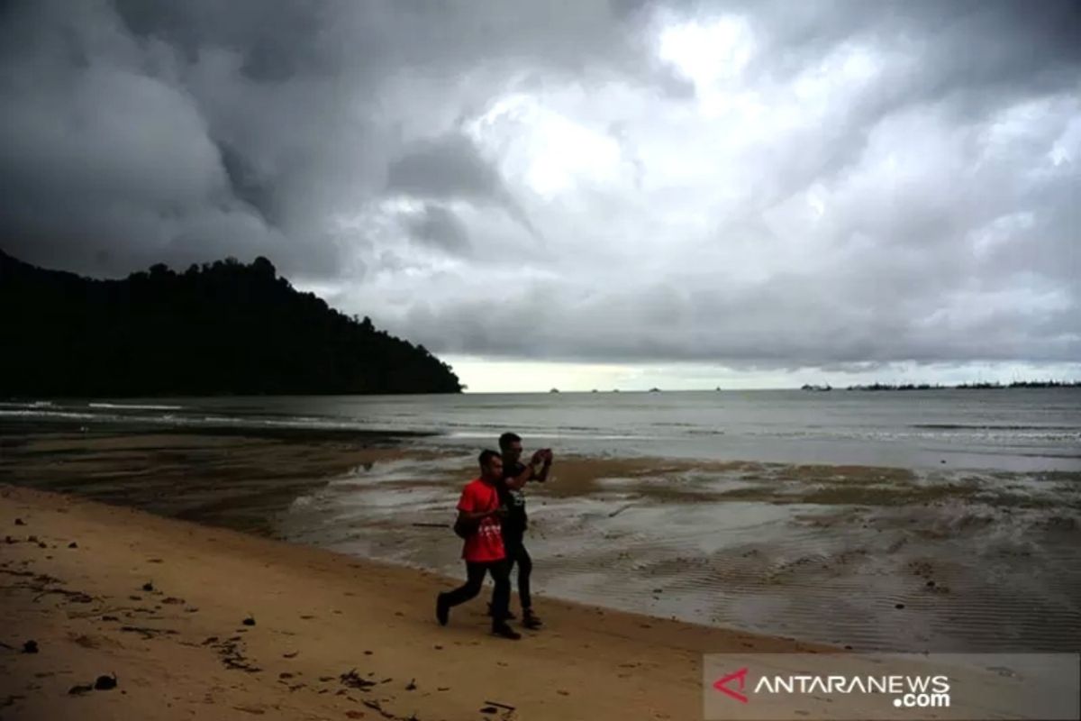 BMKG prakirakan potensi hujan lebat beberapa wilayah, termasuk Kalimantan