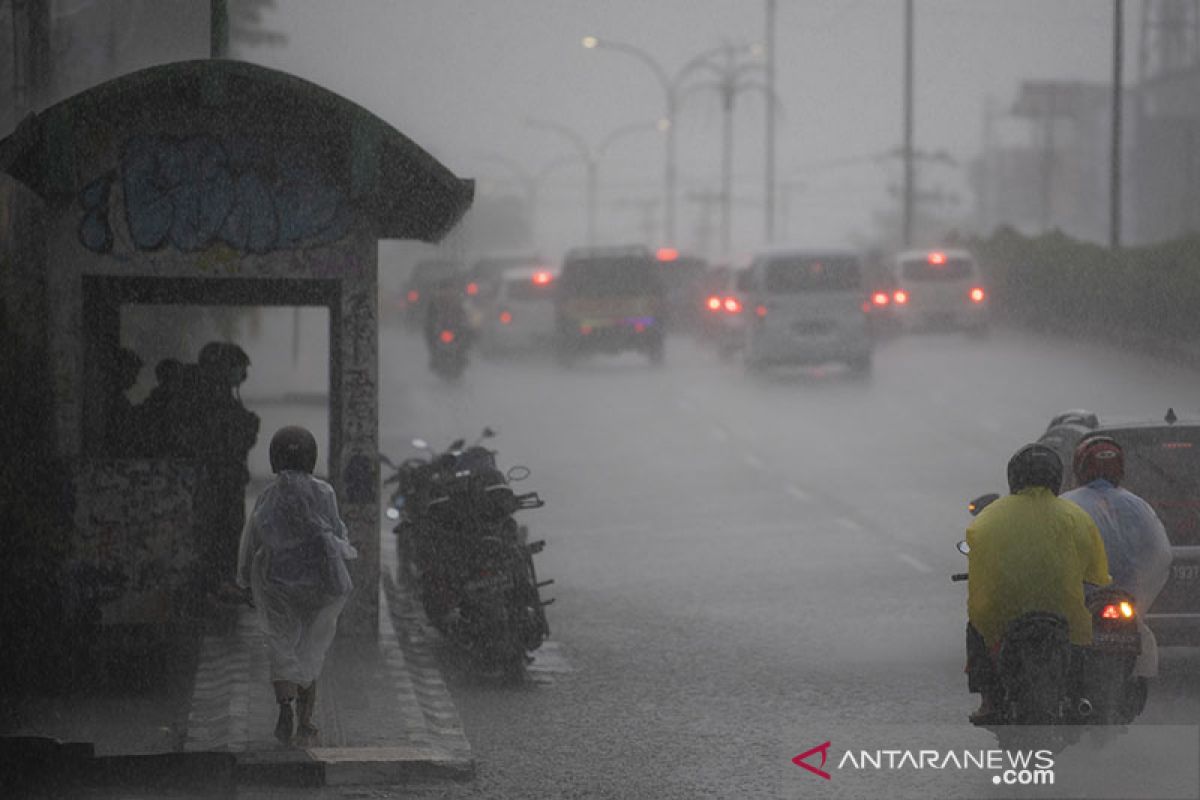 Hampir seluruh wilayah indonesia diguyur hujan hari ini