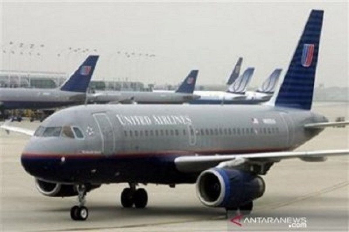 United Airlines mendarat darurat karena kerusakan sayap