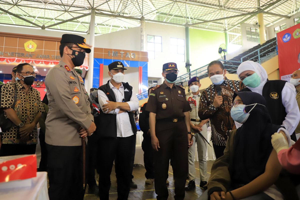 Wali Kota Eri dukung serbuan vaksinasi di sejumlah lokasi Kota Surabaya