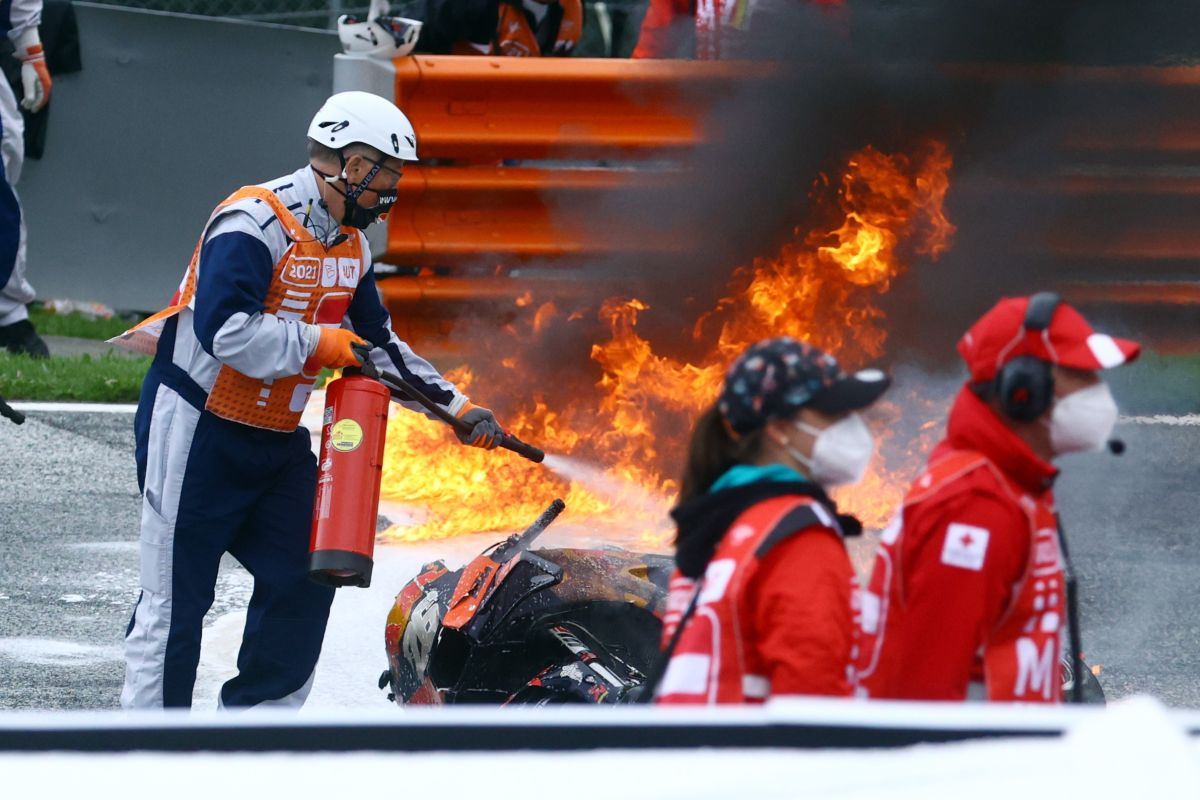 Kecelakaan Pedrosa dan Savadori, Grand Prix Styria terhenti sementara