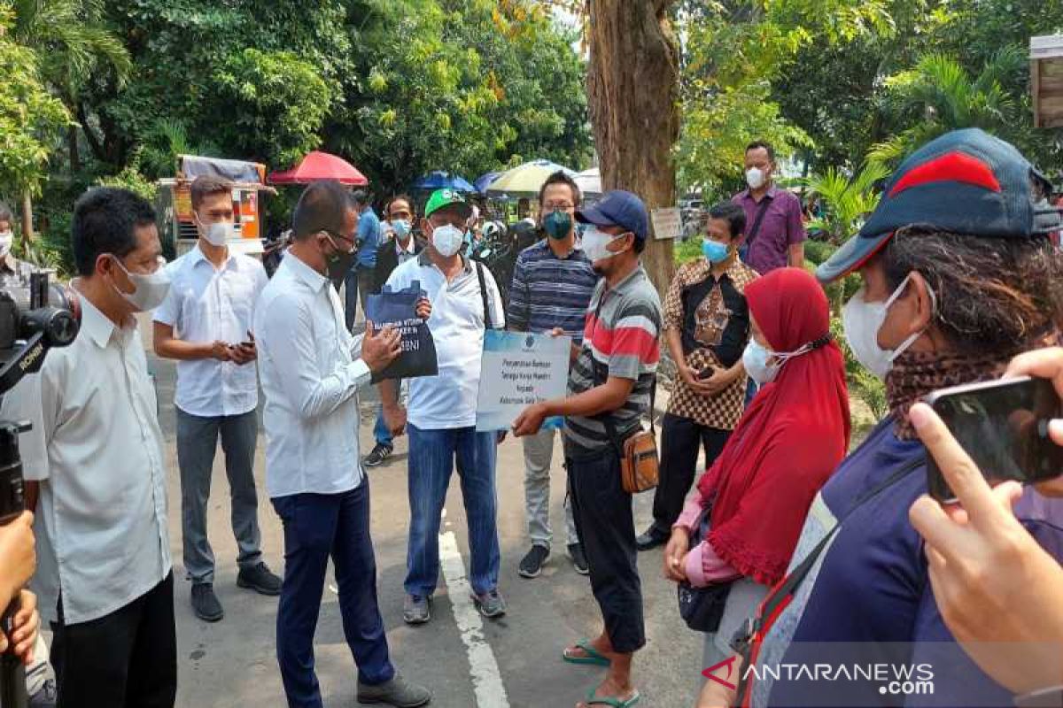 Kemenaker berikan bantuan TKM untuk PKL di Solo