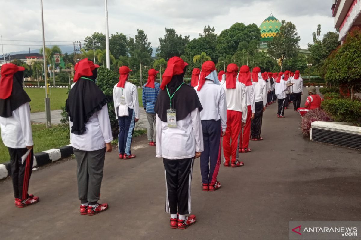 Anggota Paskibra Agam gelar latihan dengan Prokes COVID-19