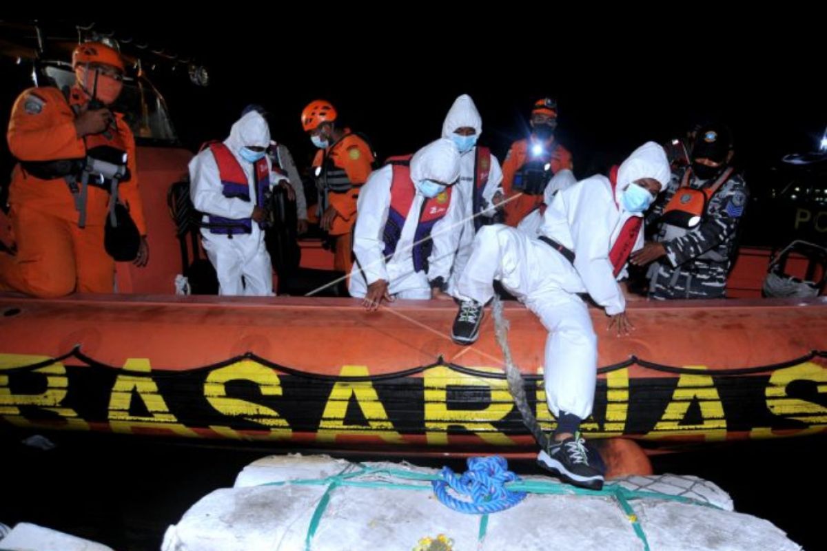 Evakuasi ABK KM Eka Jaya 1