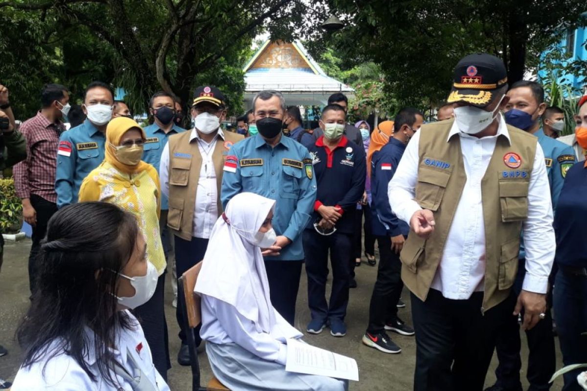 Kepala BNPB tinjau vaksinasi anak di Pekanbaru