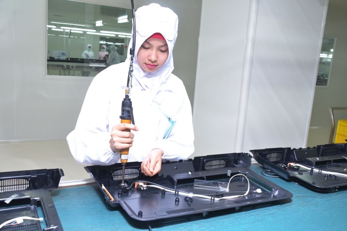 Indonesian govt pushes for more women in industrial sector