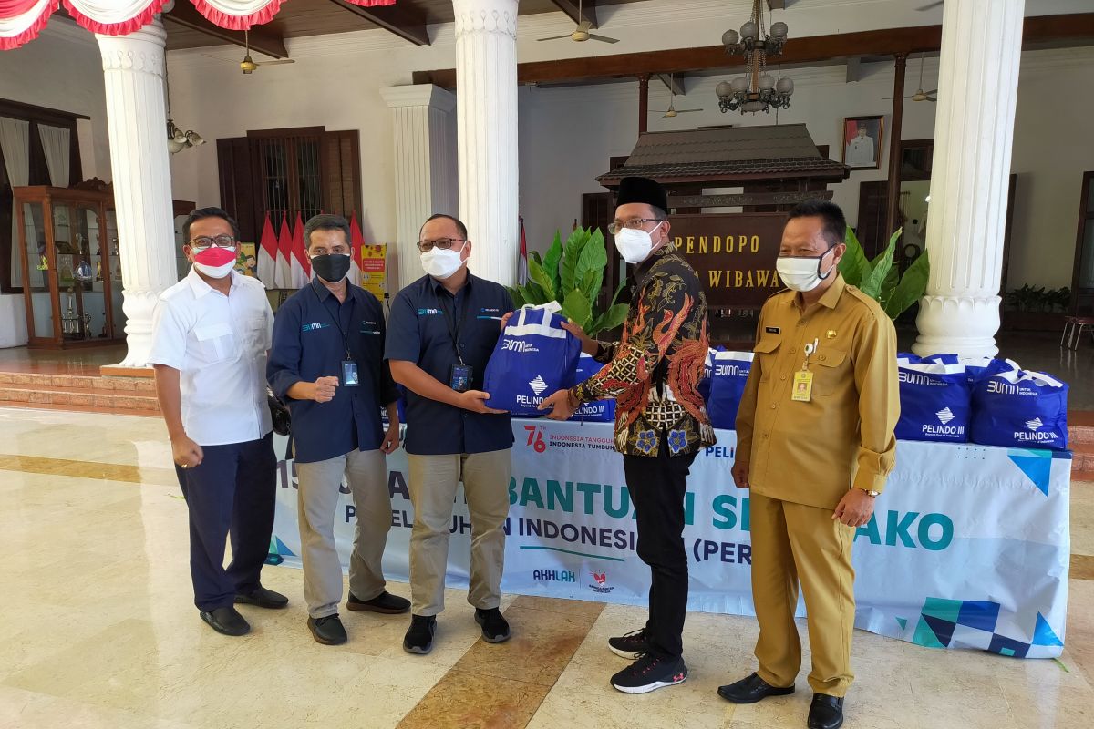 Pelindo III serahkan 1.500 paket sembako di Kabupaten Sidoarjo