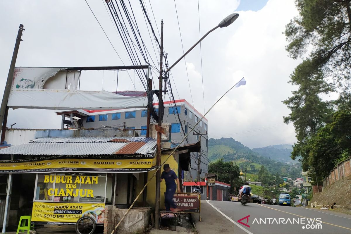 Bupati Bogor minta PKL di Kawasan Puncak optimistis sambut kemerdekaan RI