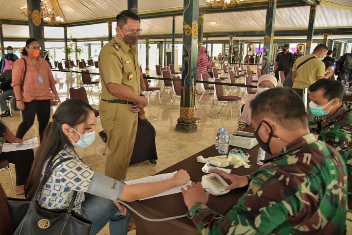 1.000 warga mengikuti vaksinasi COVID-19 di Pendopo Agung Ambarrukmo
