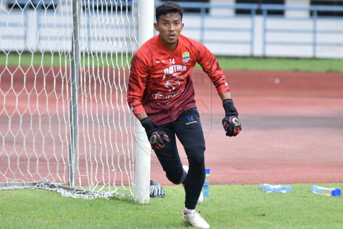 Hindari benturan, kiper Persib Teja berencana pakai topeng