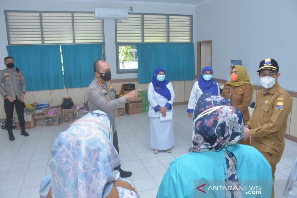 Kapolda cek menu makanan pasien isolasi di Gedung LPMP Jambi