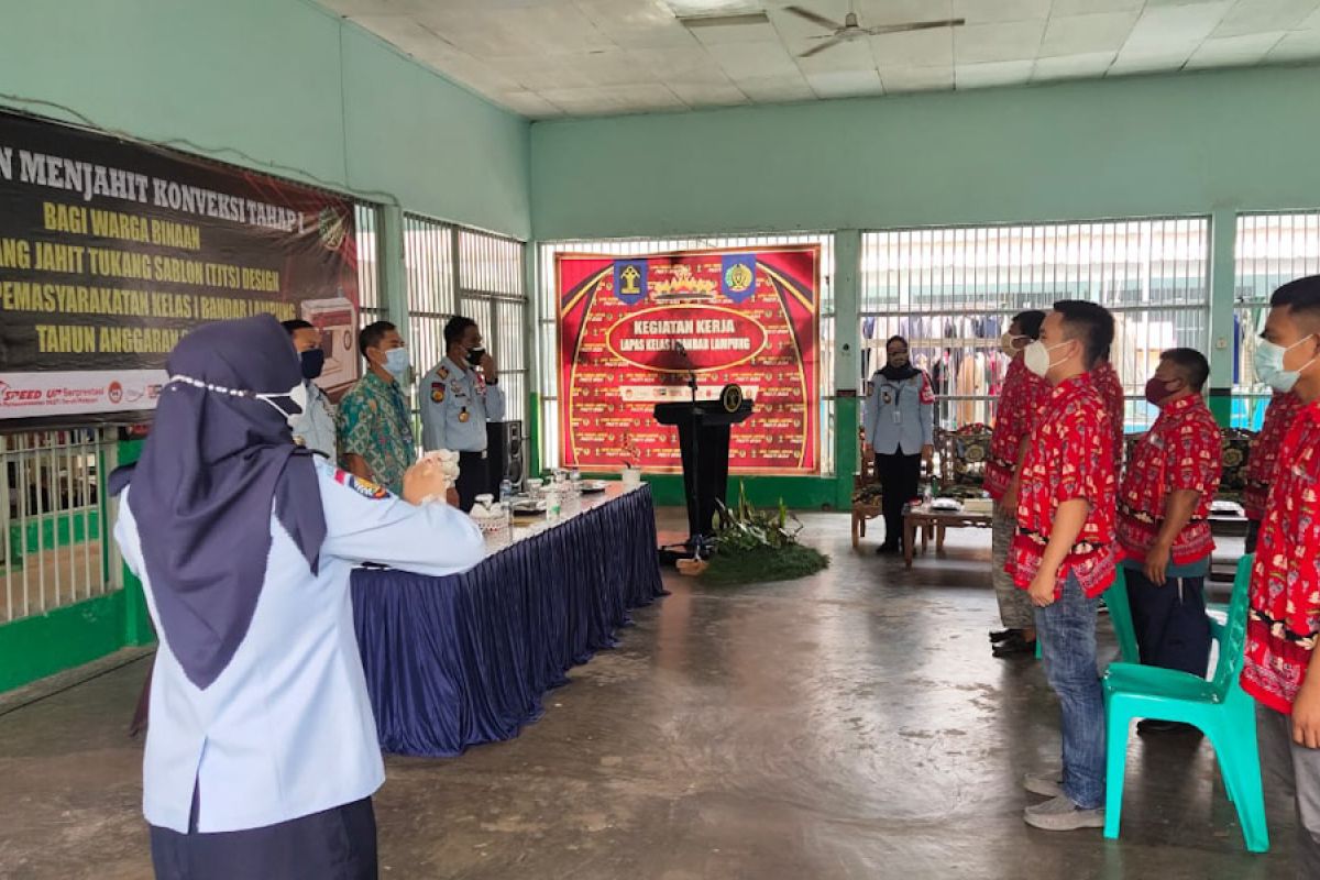 20 warga binaan Lapas Rajabasa ikuti pelatihan desain menjahit