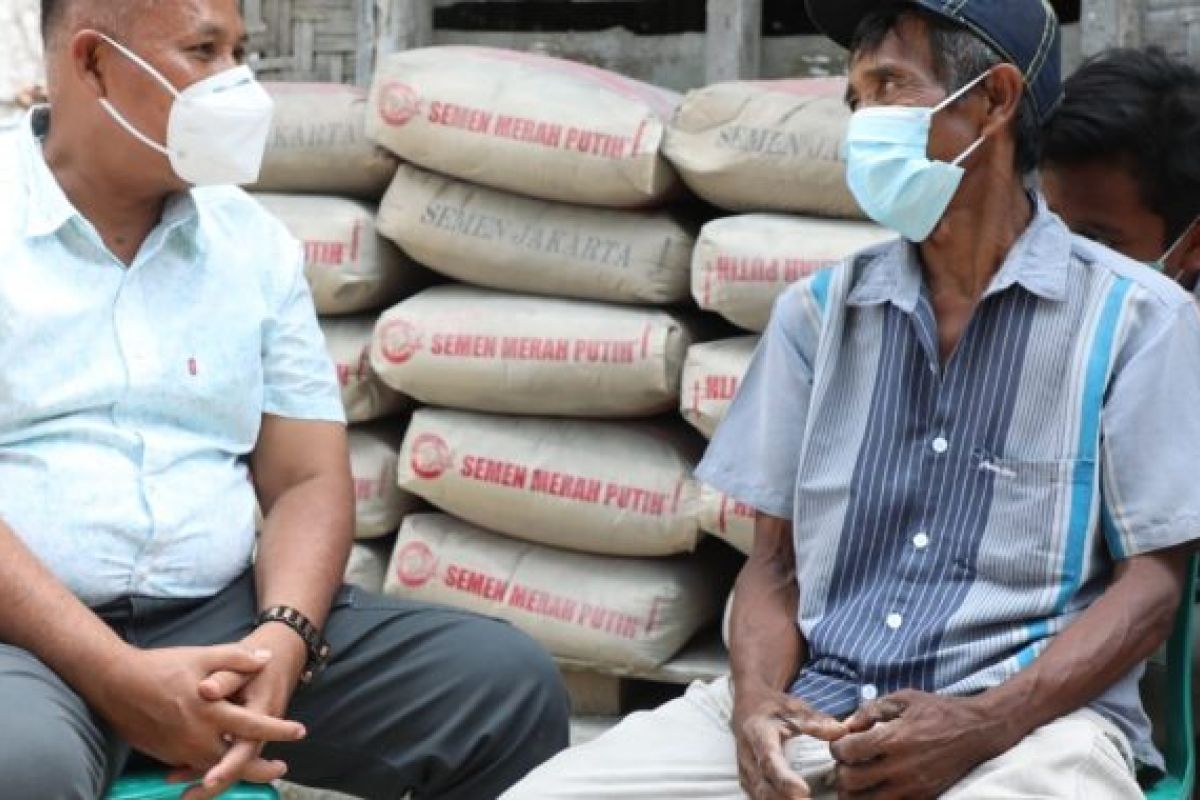 Nanang Ermanto tinjau langsung pelaksanaan program bedah rumah di Natar