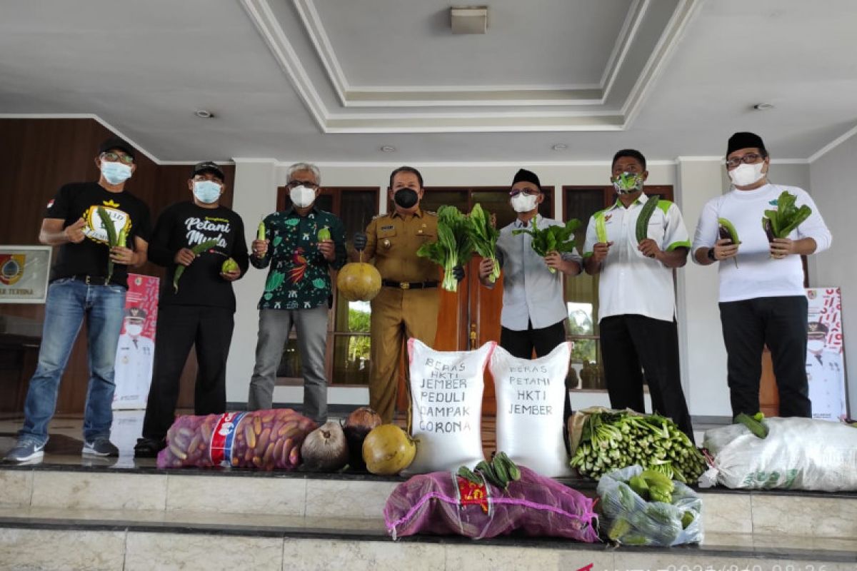 HKTI Jember sumbangkan hasil pertanian untuk penanganan COVID-19