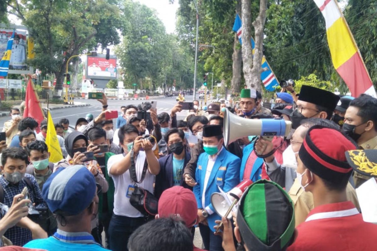 Wali Kota Mataram respon tuntunan mahasiswa tangani COVID-19