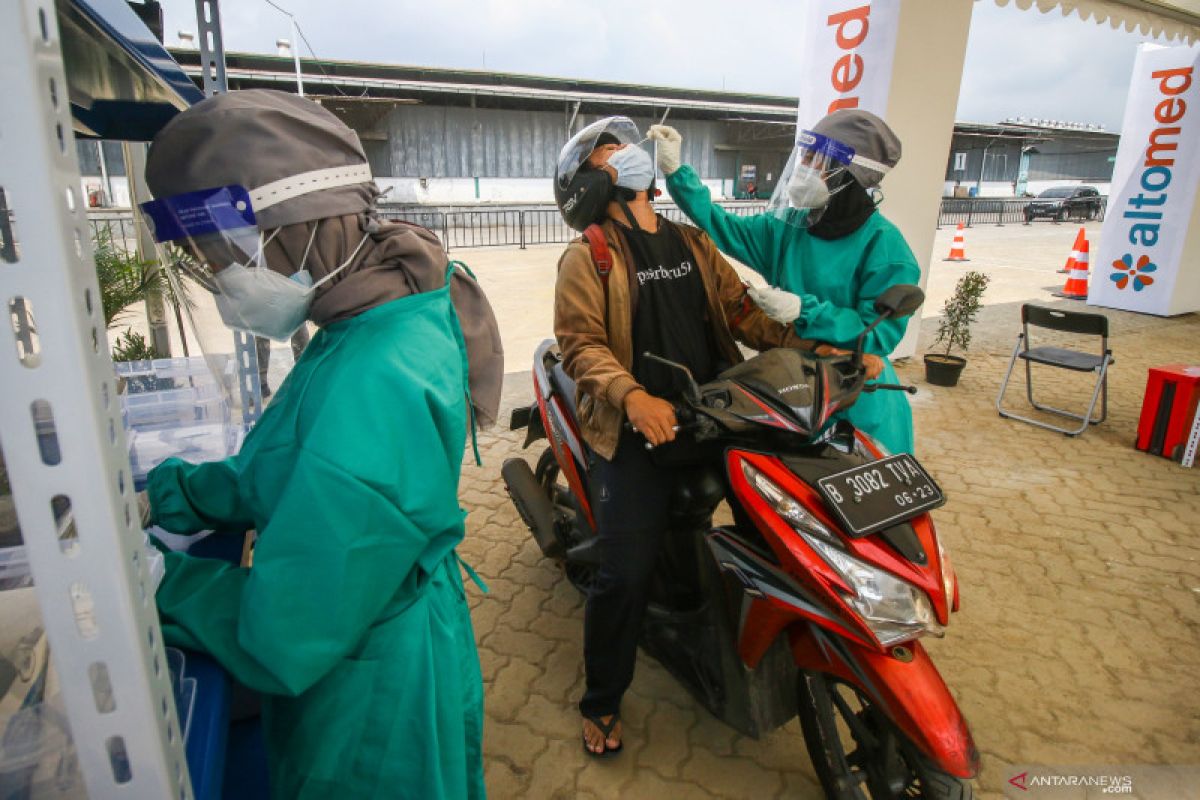 Anggota DPR mengkritisi kebijakan kewajiban swab antigen masuk mal