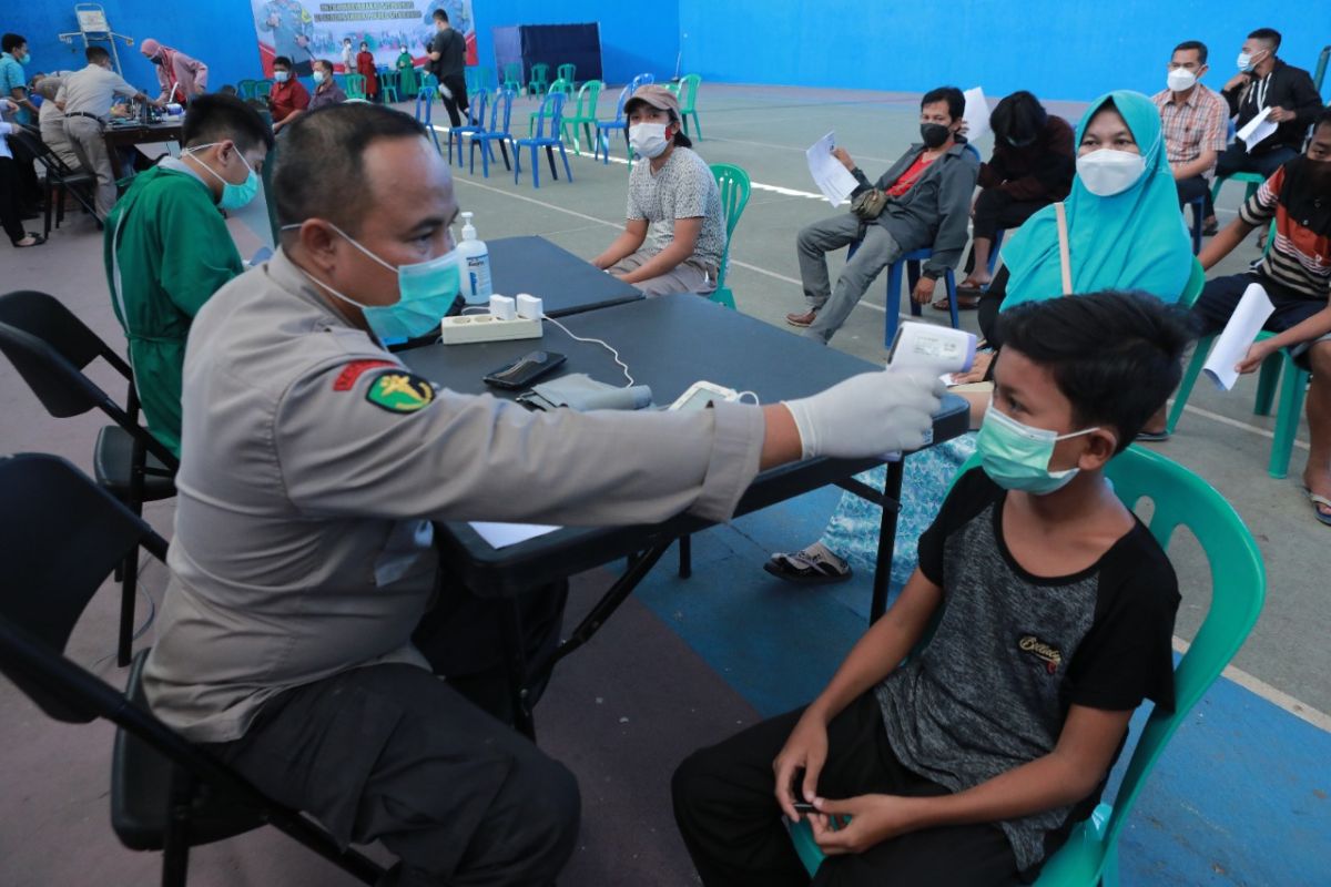 HUT Kemerdekaan RI, Polres Situbondo gelar vaksinasi target 800 orang/hari
