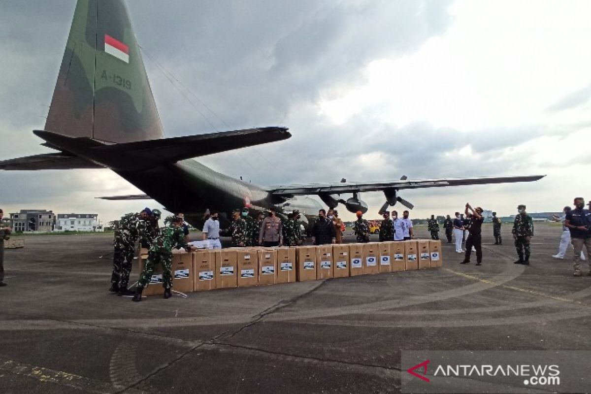 TNI chief sends 100 oxygen concentrators to North Sumatra