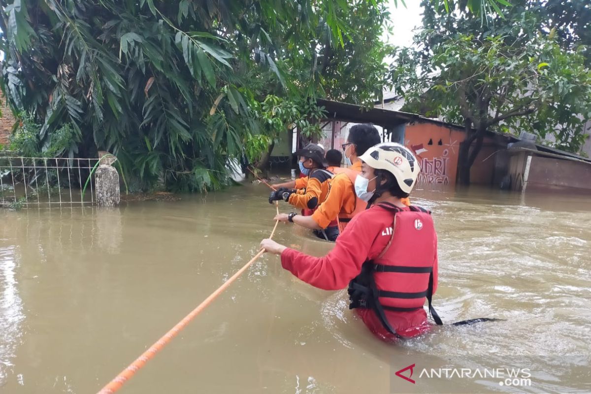 Banjir yang rendam wilayah Cikarang Utara di Bekasi mulai surut