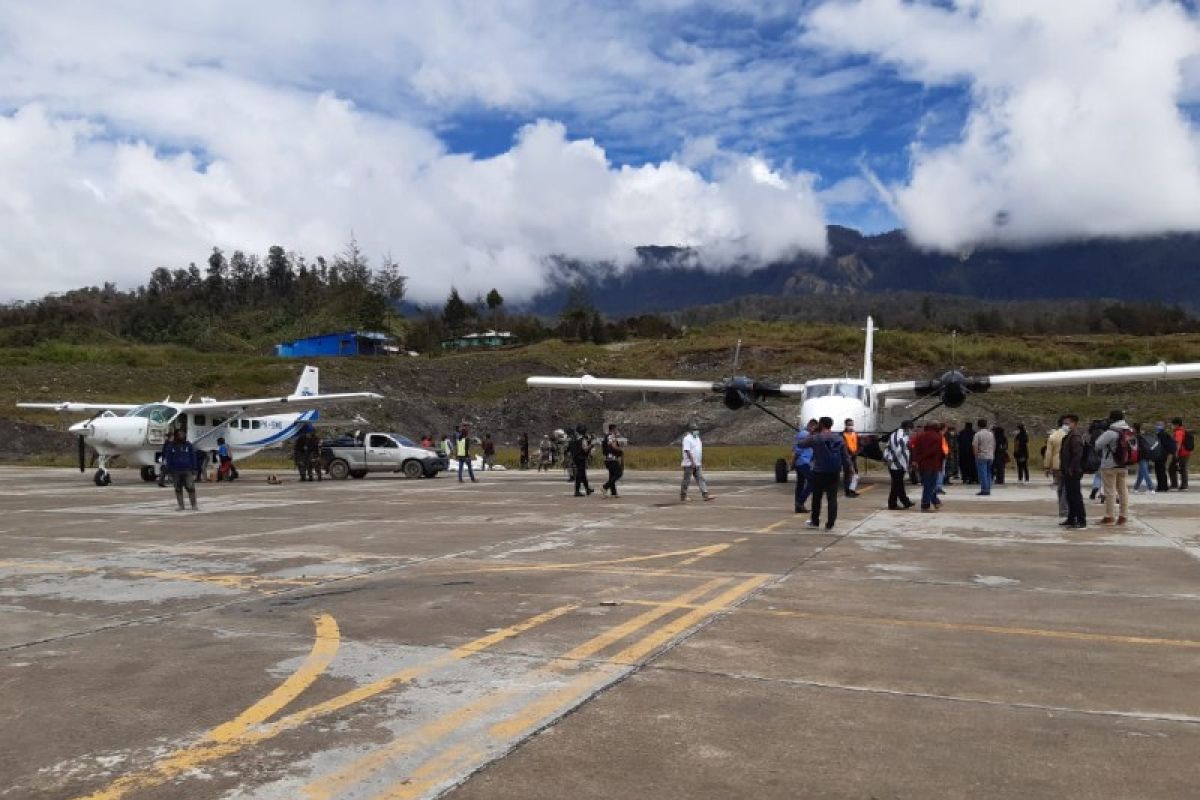 Pemkab Puncak tutup sementara akses keluar masuk melalui jalur udara