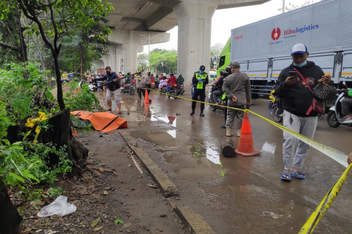 Petugas PPSU temukan jenazah terbungkus kardus saat mengangkut sampah